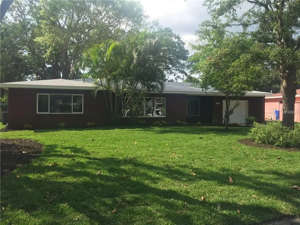 1570 Robinson Drive N St Petersburg FL 33710