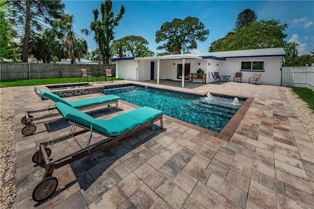 4891 Venetian Boulevard NE St Petersburg FL 33703