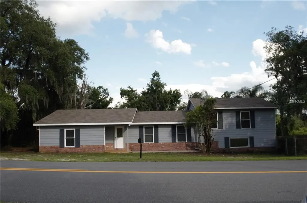 233 S Bay Lake Avenue Mascotte FL 34753
