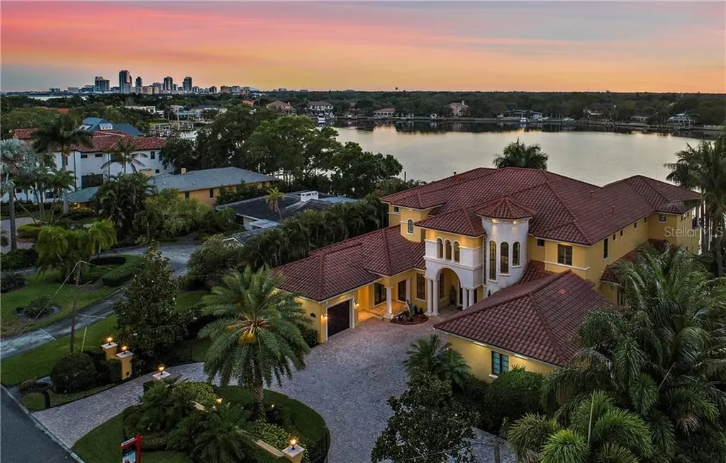 1918 Brightwaters Boulevard NE St Petersburg FL 33704