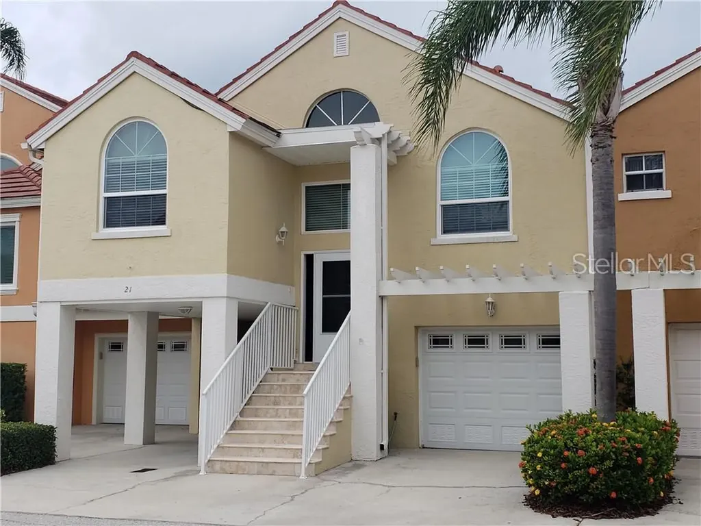 21 Jefferson Court S St Petersburg FL 33711
