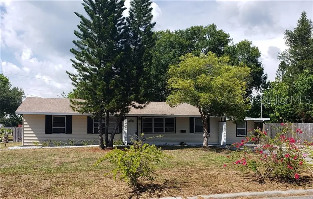 447 Davison Avenue NE St Petersburg FL 33703