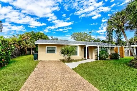 437 Island Circle Sarasota FL 34242
