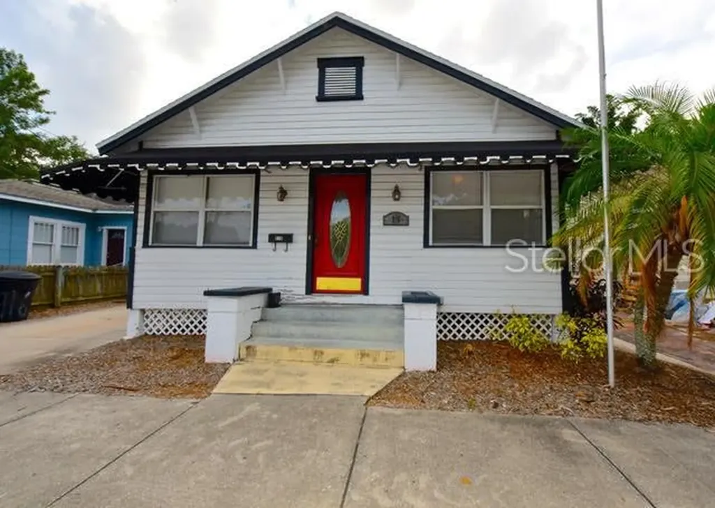 916 8th Street N St Petersburg FL 33701