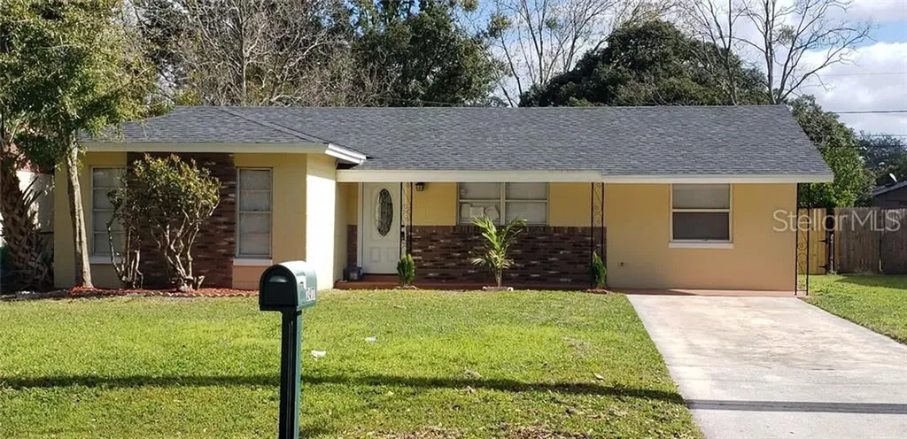 2417 S Lake Avenue Sanford FL 32771