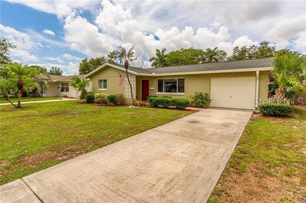 622 75th Avenue N St Petersburg FL 33702