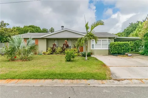 245 NW Lincoln Circle N St Petersburg FL 33702