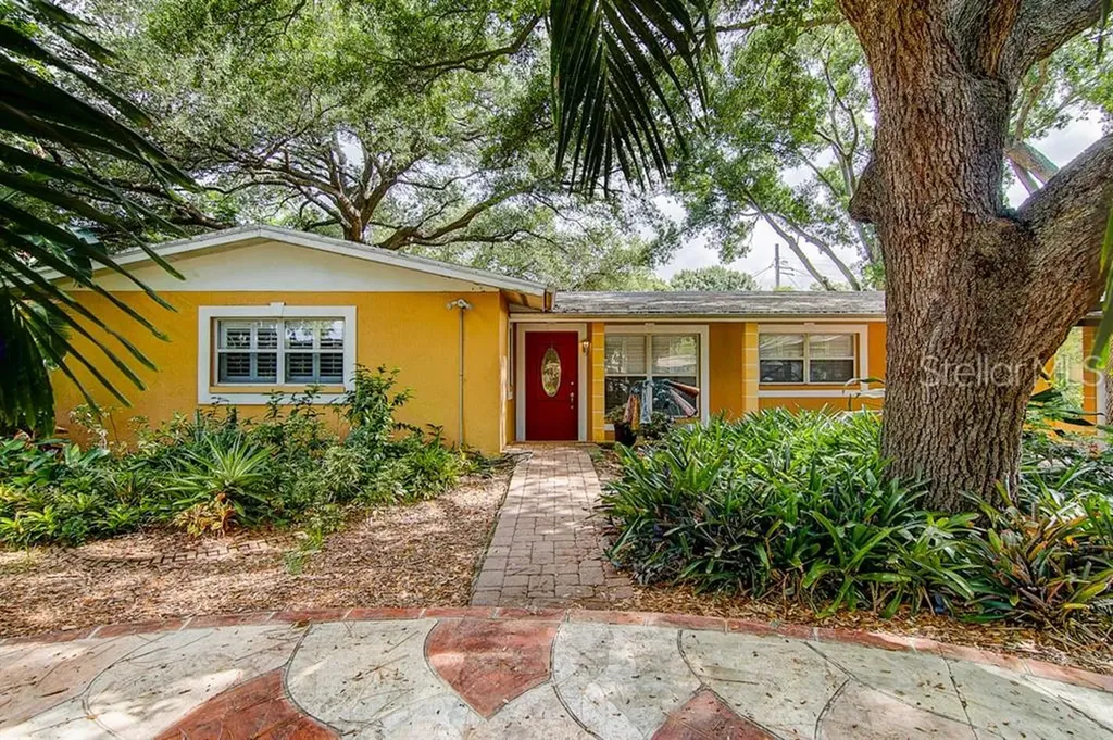4611 W Hawthorne Road Tampa FL 33611