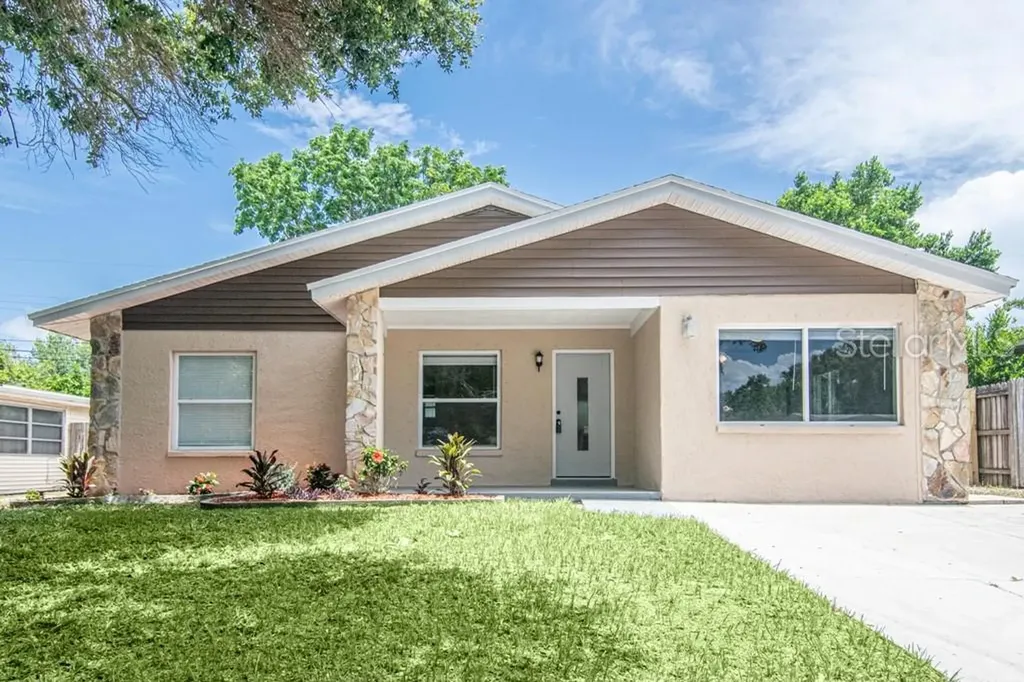 5269 44th Avenue N St Petersburg FL 33709