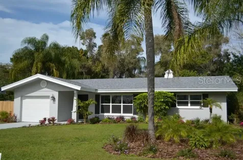 3060 Glen Oak Avenue N Clearwater FL 33759