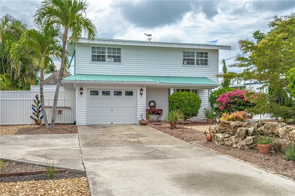 2472 York Road St James City FL 33956