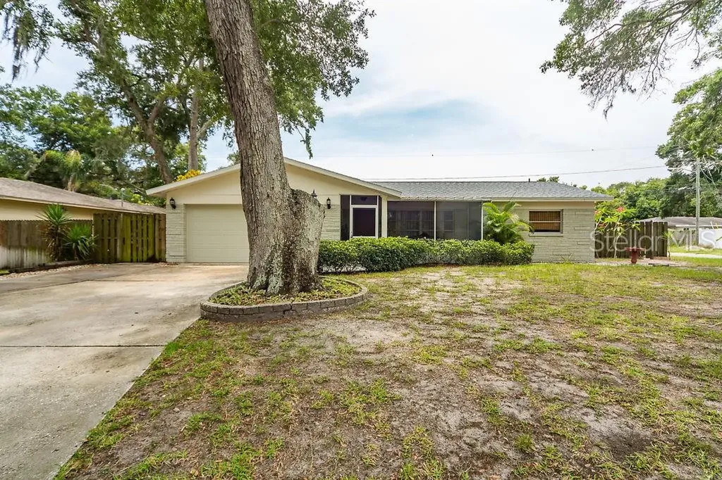 9834 55th Avenue N St Petersburg FL 33708