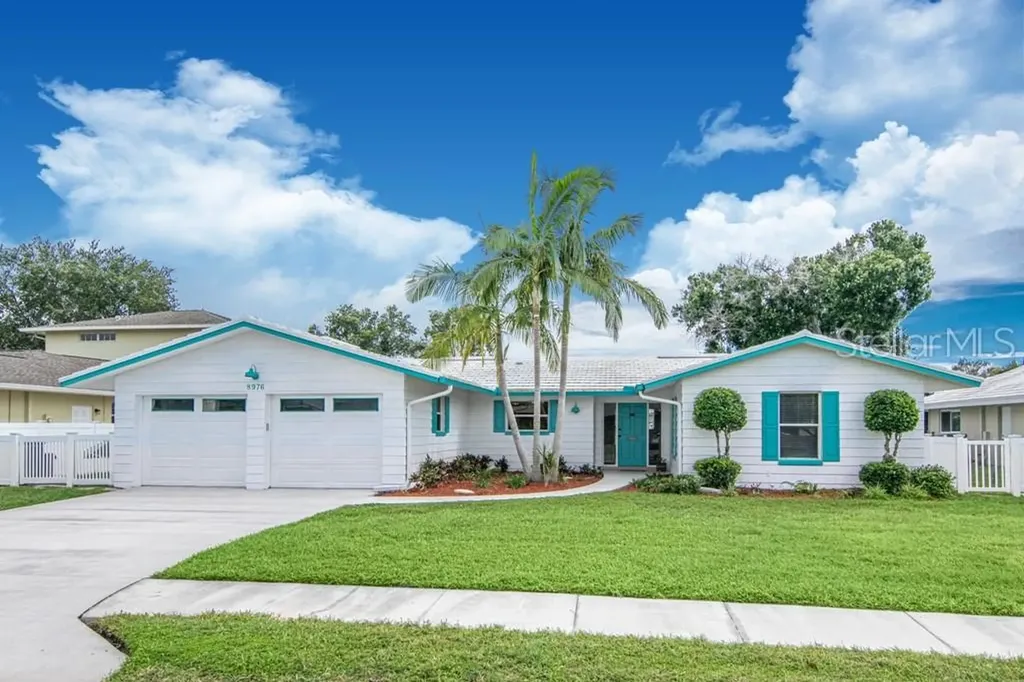 8976 Saint Andrews Drive Seminole FL 33777