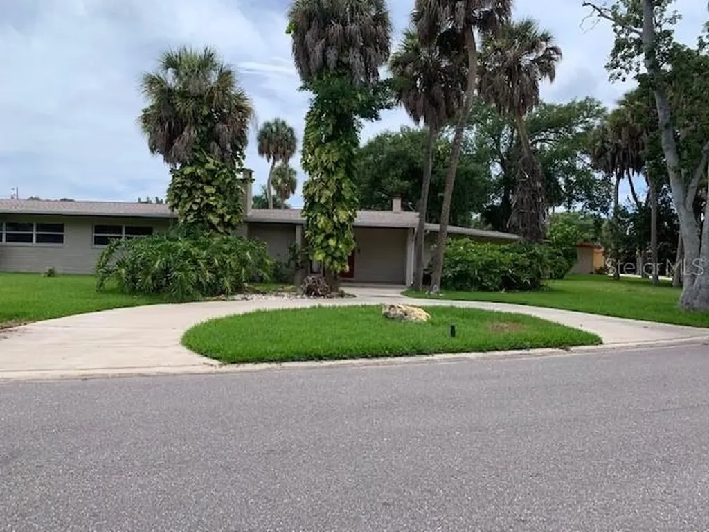 5751 11th Street S St Petersburg FL 33705