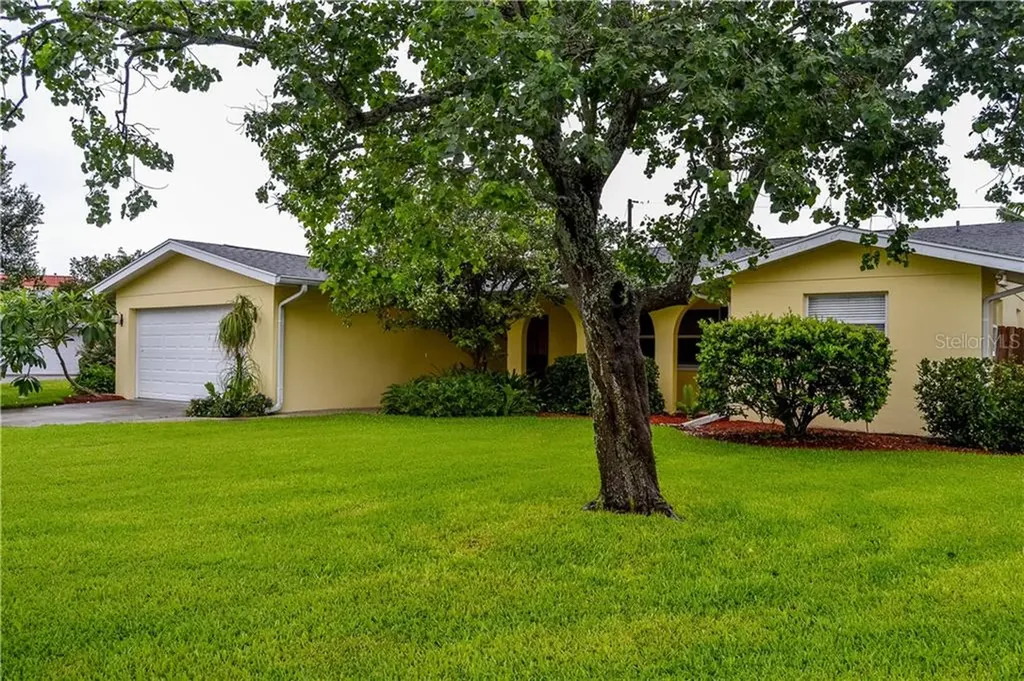 924 Eden Isle Drive NE St Petersburg FL 33704