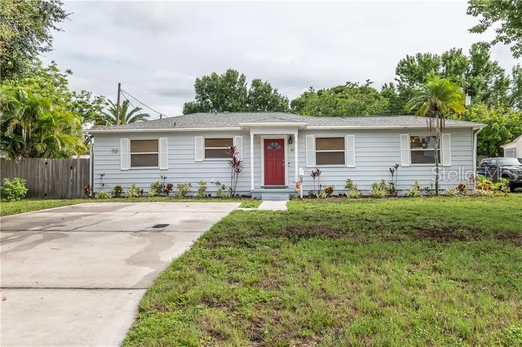 417 Hampton Avenue NE St Petersburg FL 33703