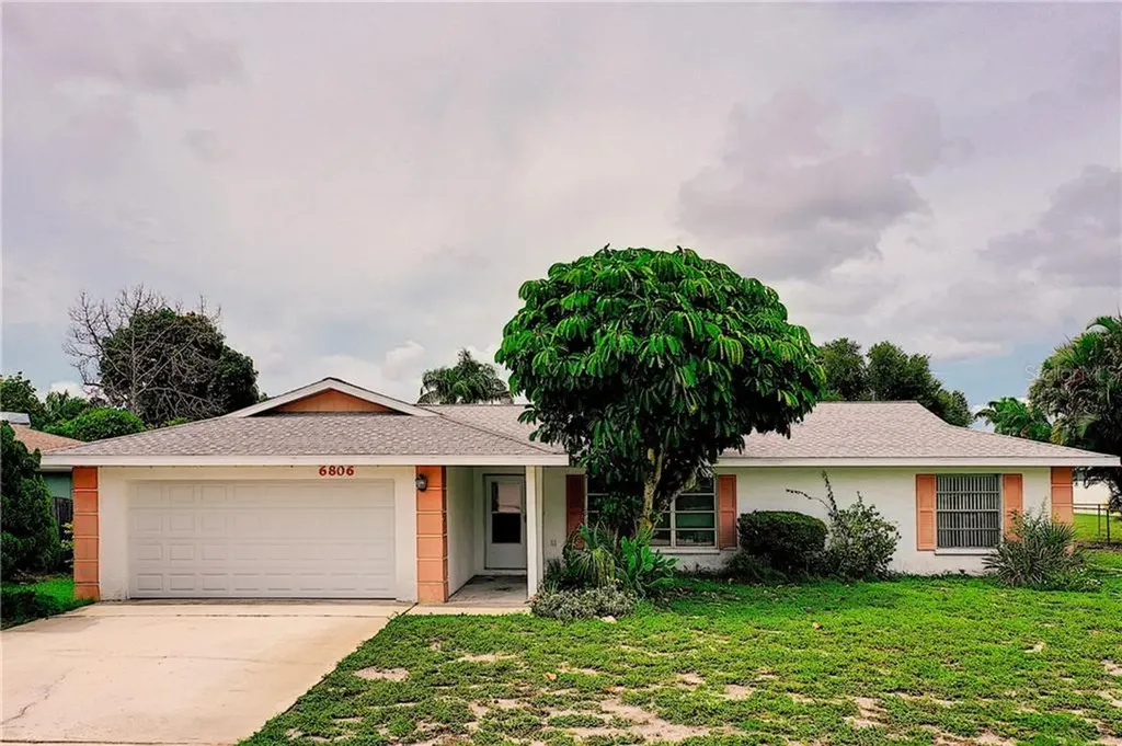 6806 23rd Avenue W Bradenton FL 34209
