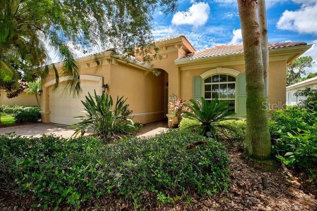 10110 Glenmore Avenue Bradenton FL 34202