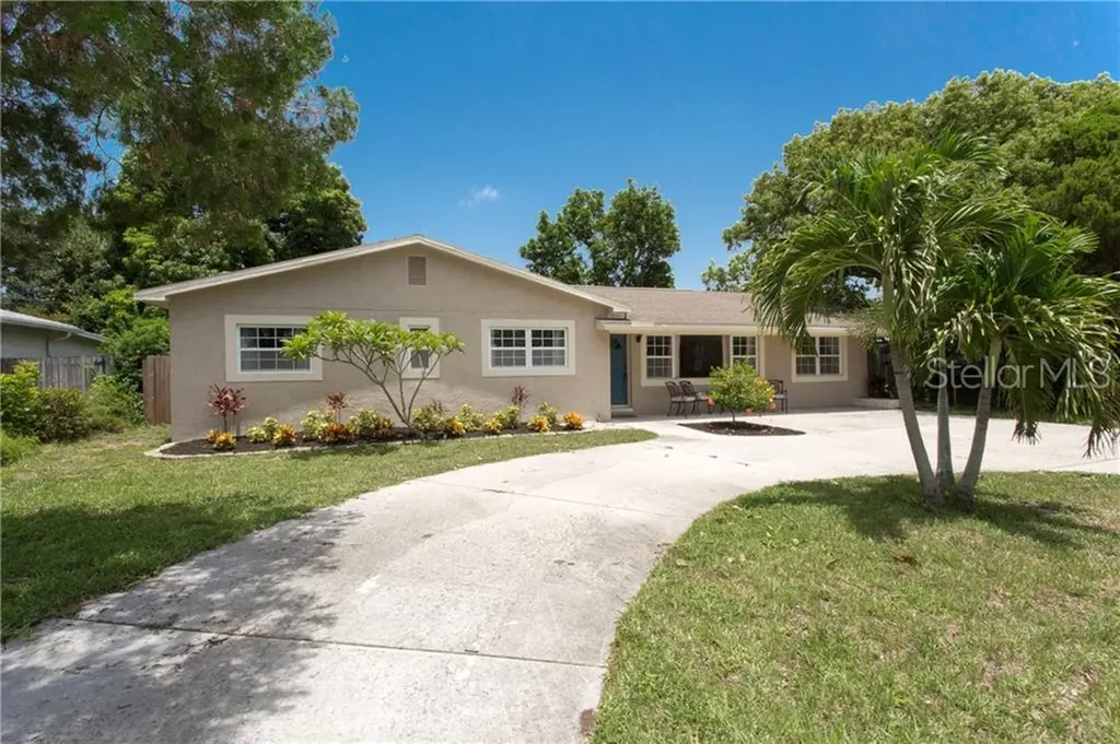 6259 17th Avenue N St Petersburg FL 33710