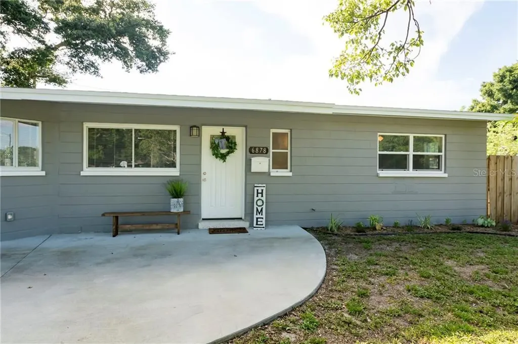 6878 19th Street N St Petersburg FL 33702