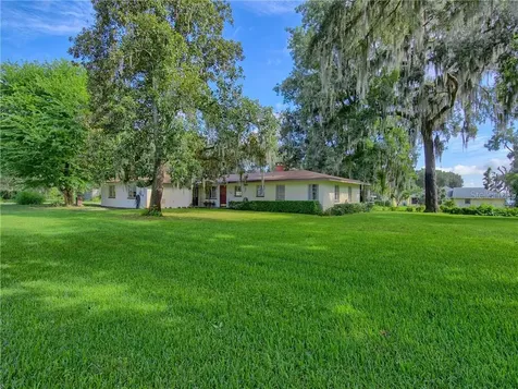 1362 Cr 449 Lake Panasoffkee FL 33538