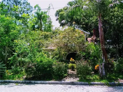 6804 N Wellington Avenue Tampa FL 33604