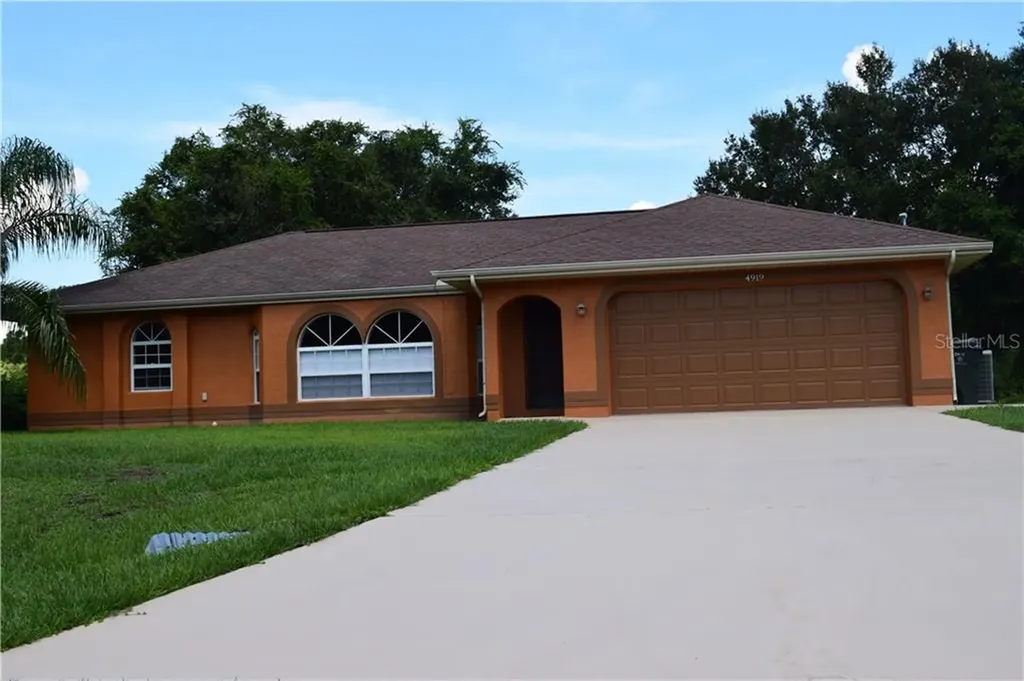 4919 Foxhall Road North Port FL 34288