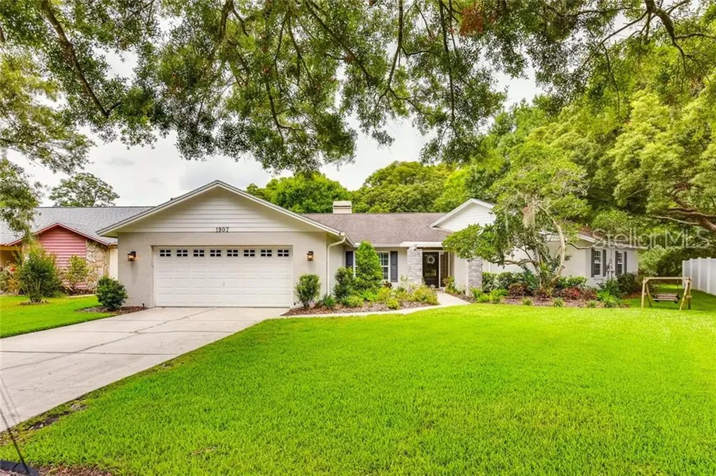 1907 Lake Platt Lane Tampa FL 33618