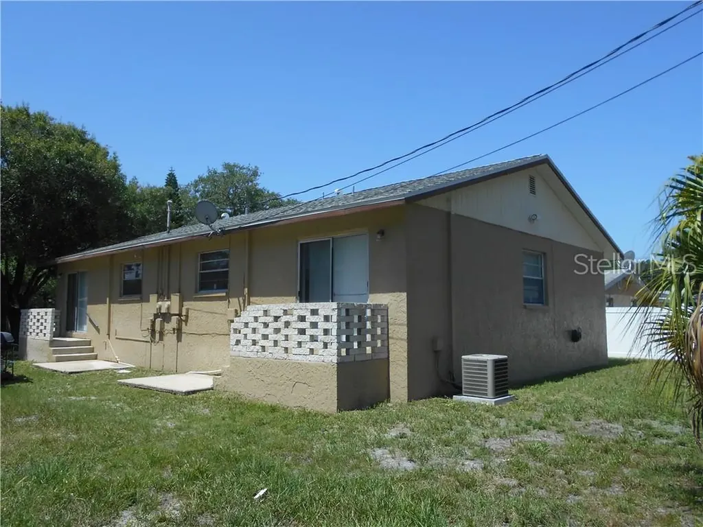 469 89th Avenue N St Petersburg FL 33702