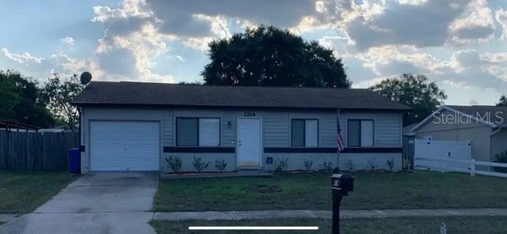 1314 Piney Branch Circle Valrico FL 33594