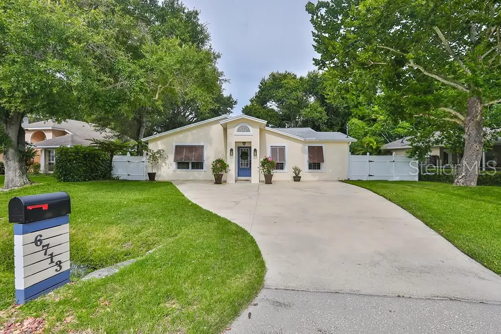 6713 S Dauphin Avenue Tampa FL 33611