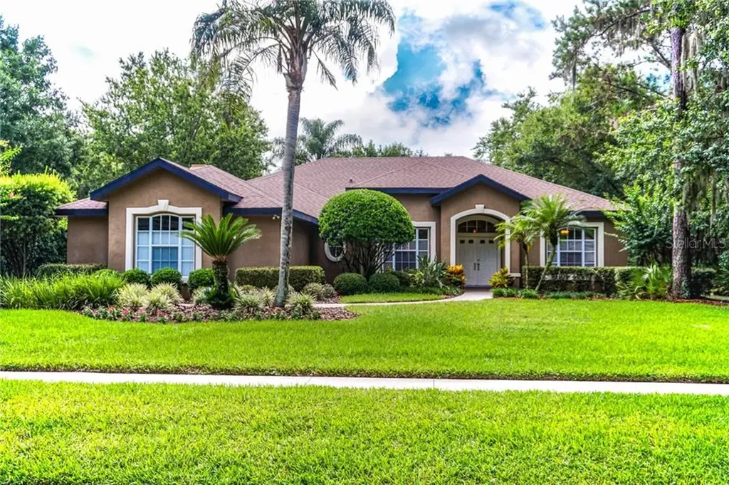 5923 Flatwoods Manor Circle Lithia FL 33547