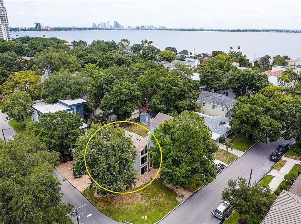 2923 W Bay Vista Avenue Tampa FL 33611