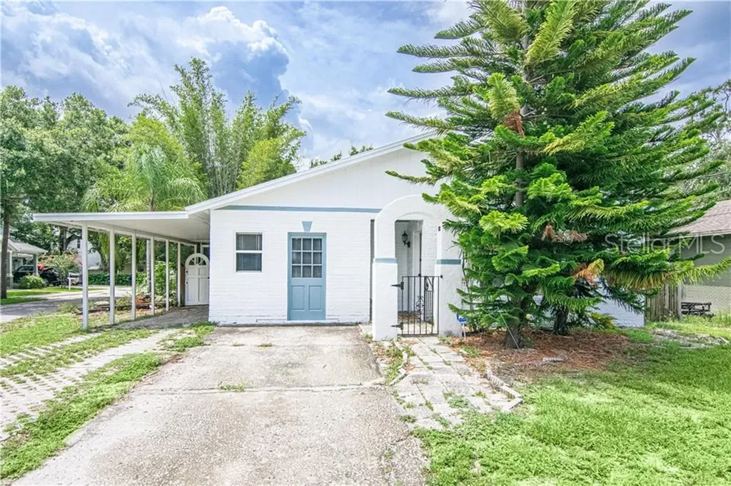 2902 W Wallace Avenue Tampa FL 33611