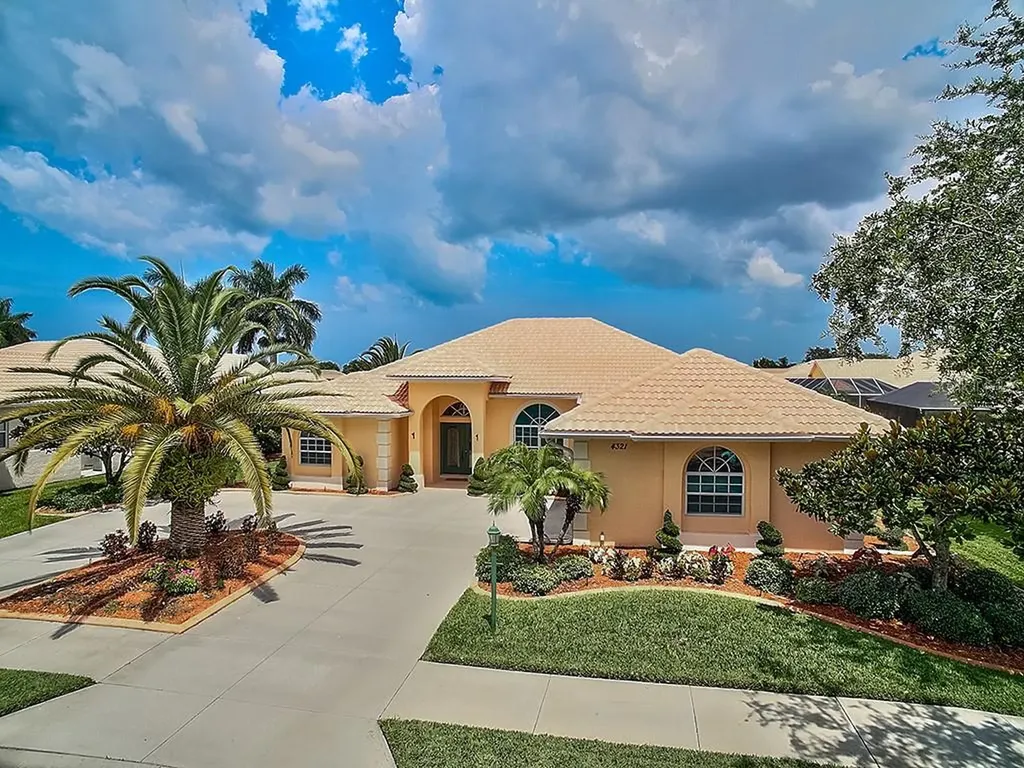 4321 Via Del Santi Venice FL 34293