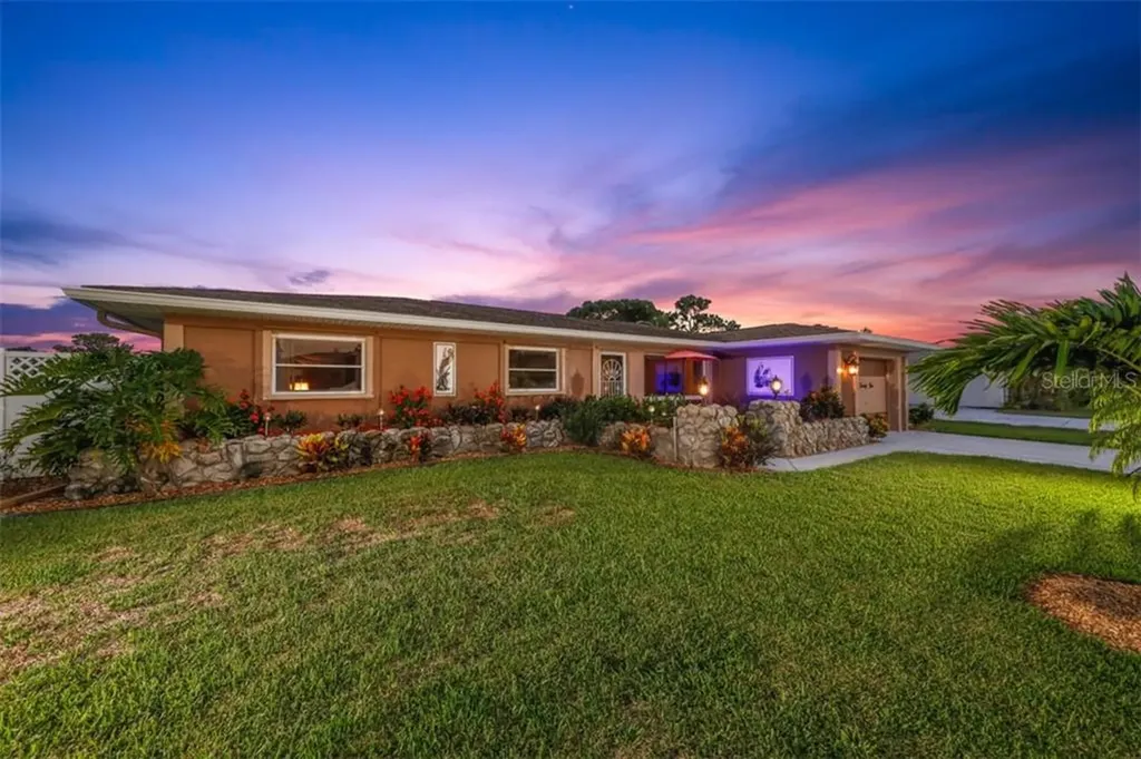 25 Oakland Hills Court Rotonda West FL 33947