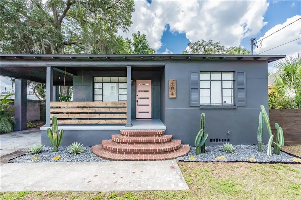 104 W Crest Avenue Tampa FL 33603