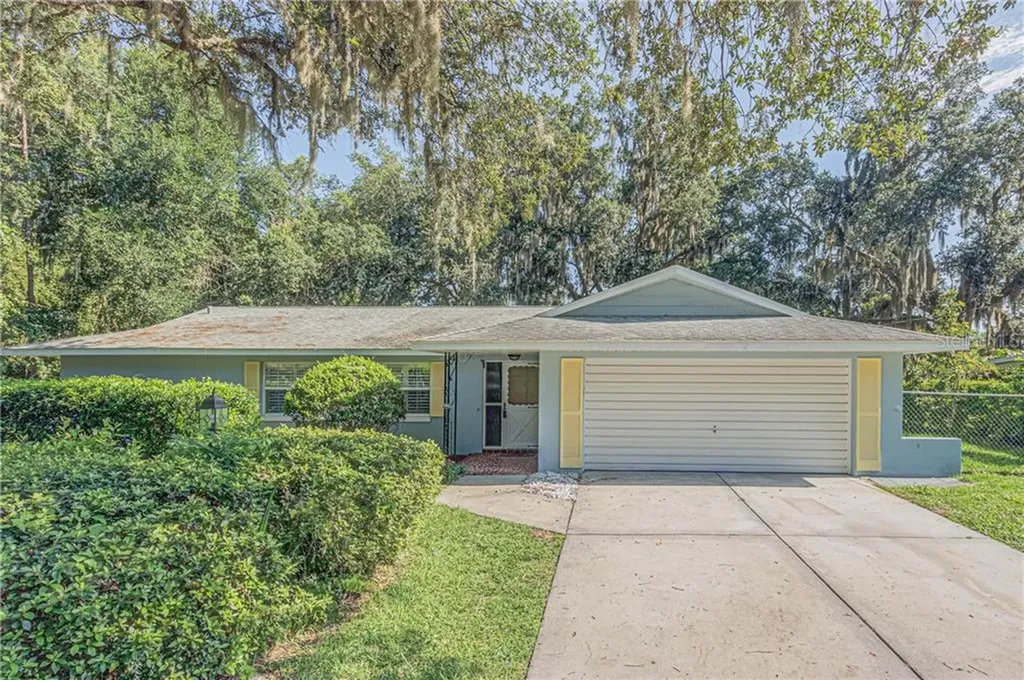 2215 Holly Lane Deland FL 32724