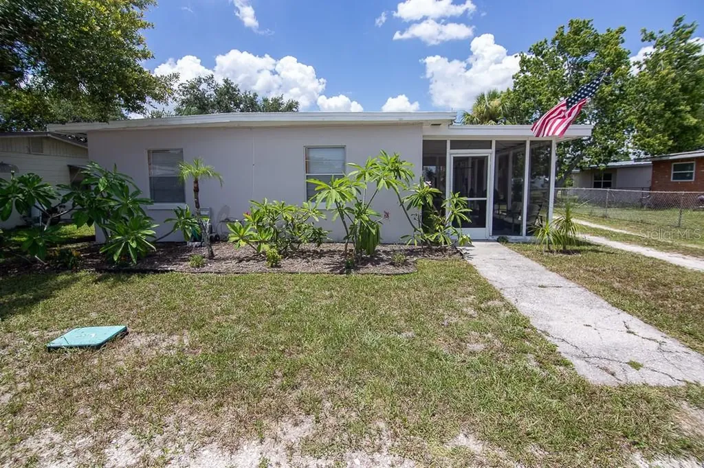7403 41st Avenue N St Petersburg FL 33709