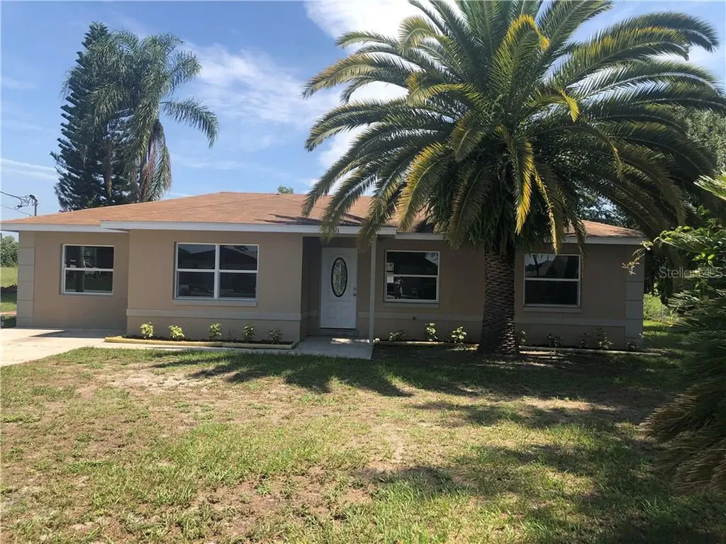 218 Oakview Avenue Auburndale FL 33823