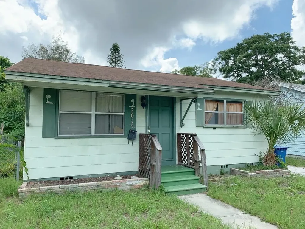 2015 37th Street S St Petersburg FL 33711