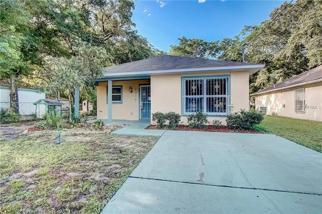 1915 2nd Drive Sanford FL 32771
