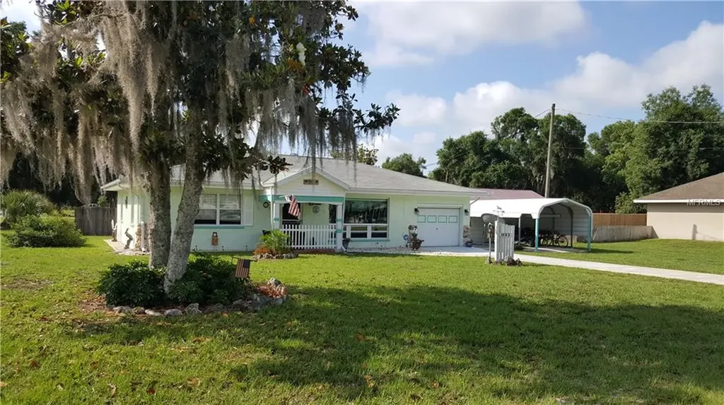 1133 Cr 437 Lake Panasoffkee FL 33538