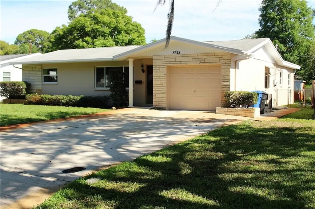 5628 15th Avenue N St Petersburg FL 33710