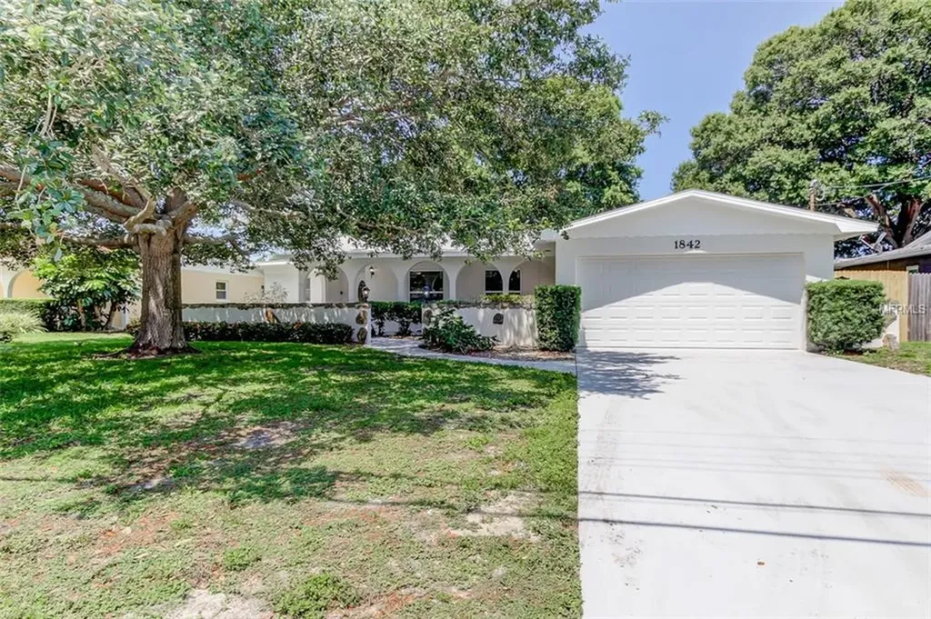 1842 Winchester Road N St Petersburg FL 33710