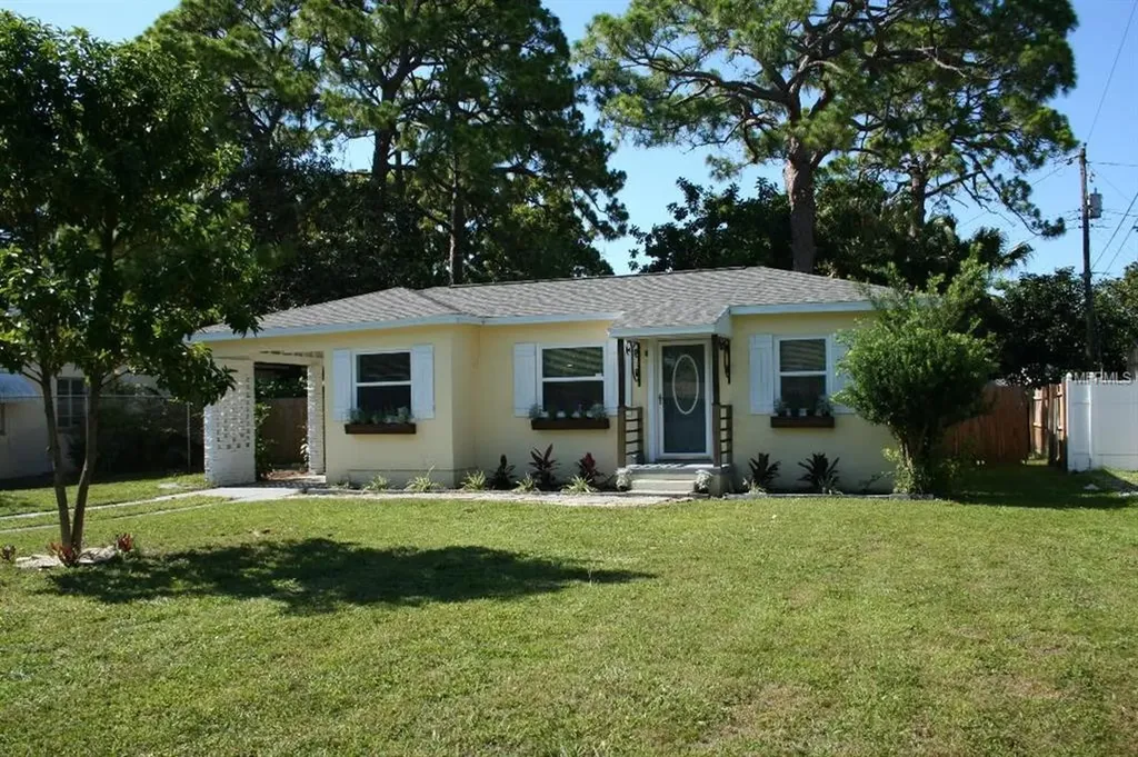 6074 17th Avenue N St Petersburg FL 33710