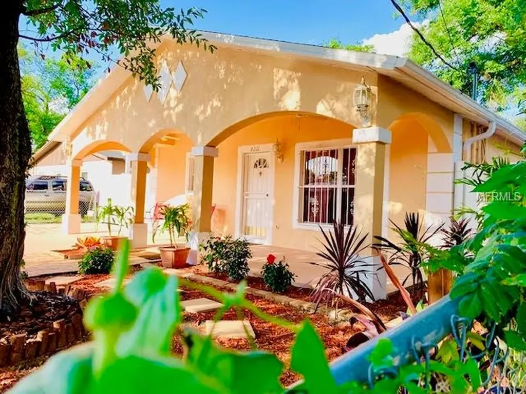 8211 N Semmes Street Tampa FL 33604