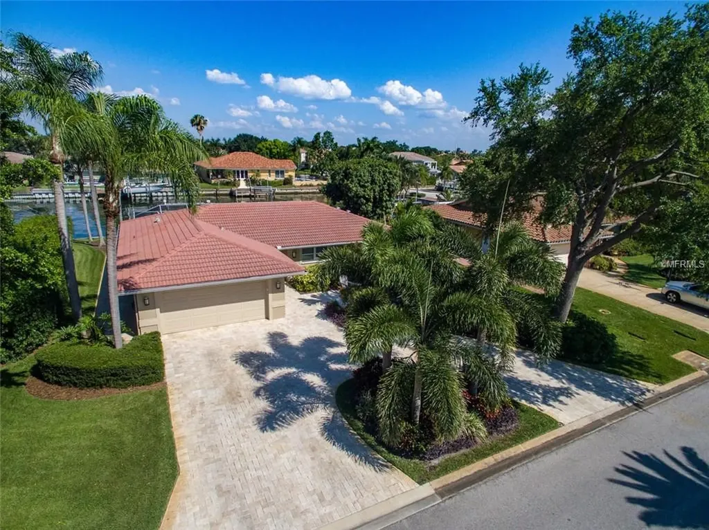 2008 Iowa Avenue NE St Petersburg FL 33703