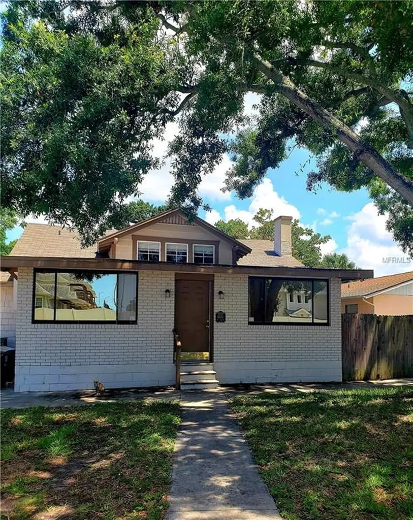 8143 48th Avenue N St Petersburg FL 33709
