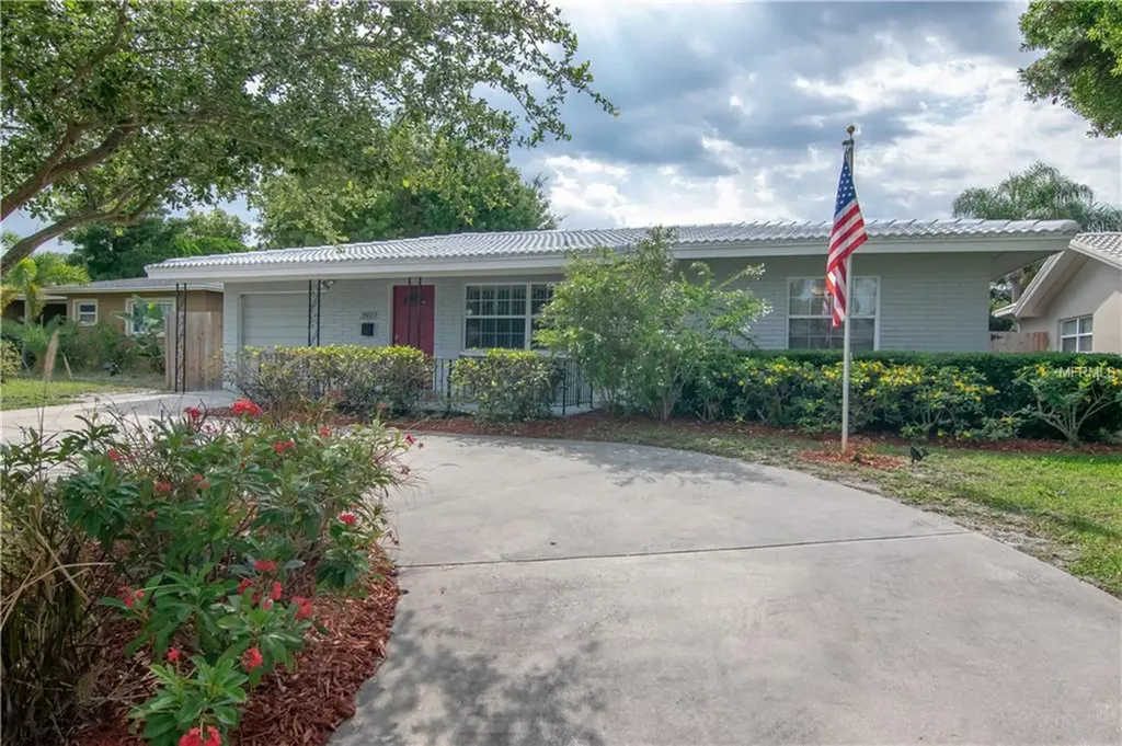 3927 Overlook Drive NE St Petersburg FL 33703